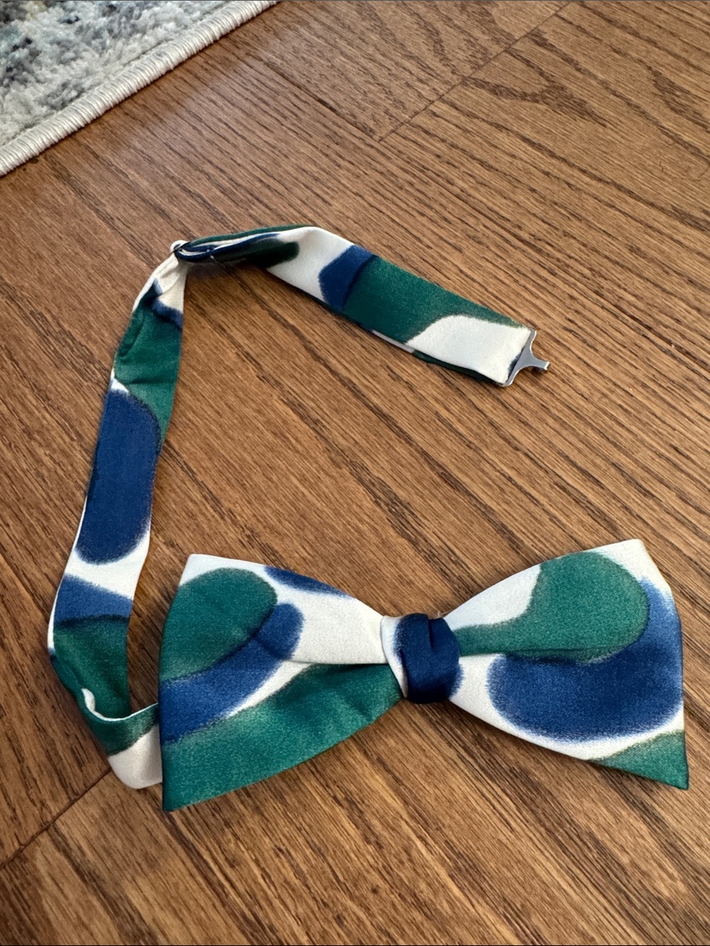 Silk-Feel Blue & Green Pattern Bow Tie